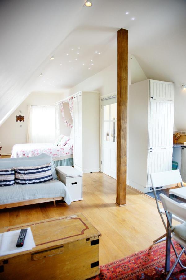 Fosse Farmhouse Holiday Cottages Chippenham  Exterior foto